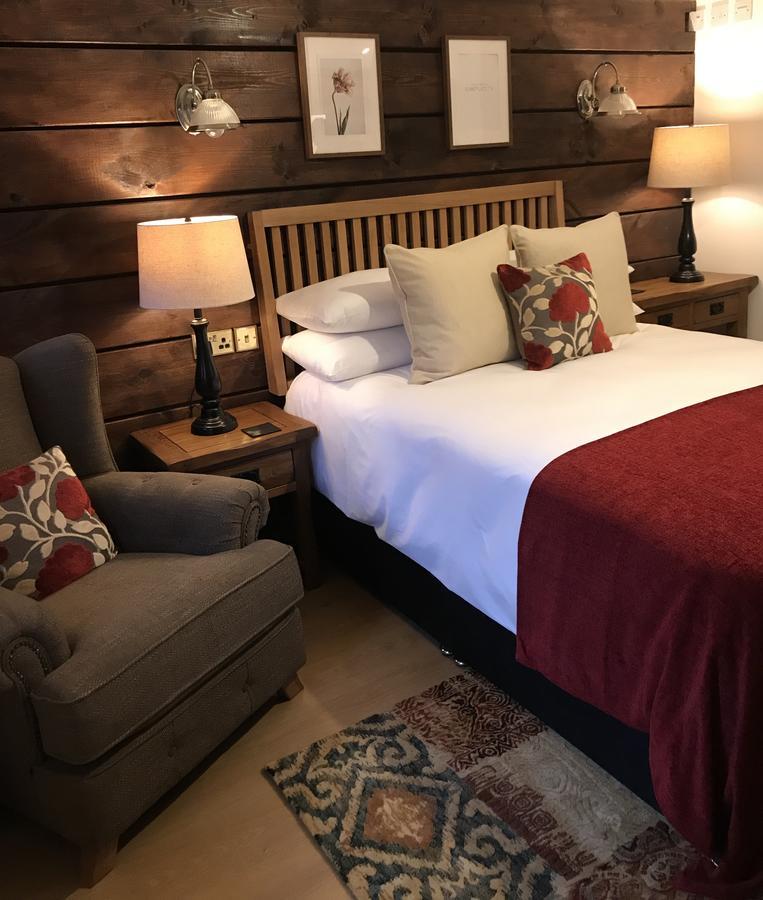 וולברהאמפטון Boutique Garden Lodge @ The Larches מראה חיצוני תמונה