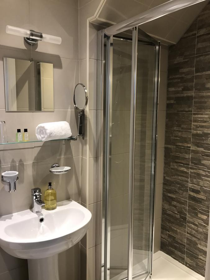 וולברהאמפטון Boutique Garden Lodge @ The Larches מראה חיצוני תמונה